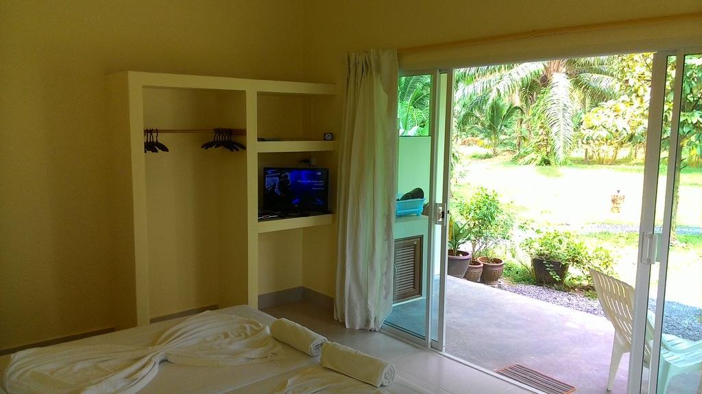 Aathid Garden Khao Lak Villa Стая снимка